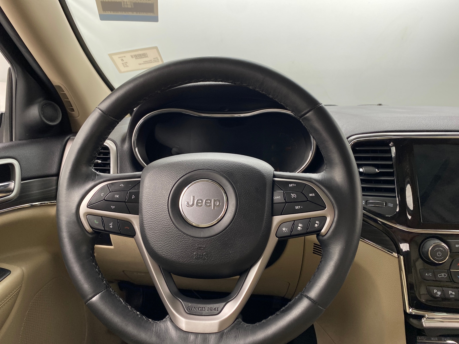Thumbnail: 2019 Jeep Grand Cherokee - 4
