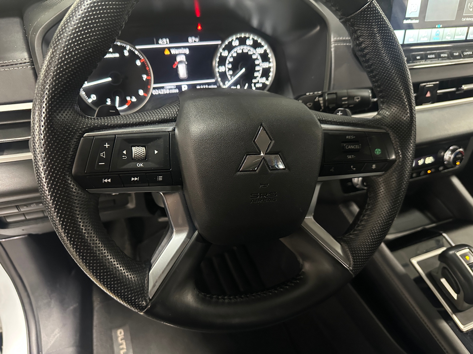 Thumbnail: 2024 Mitsubishi Outlander - 4