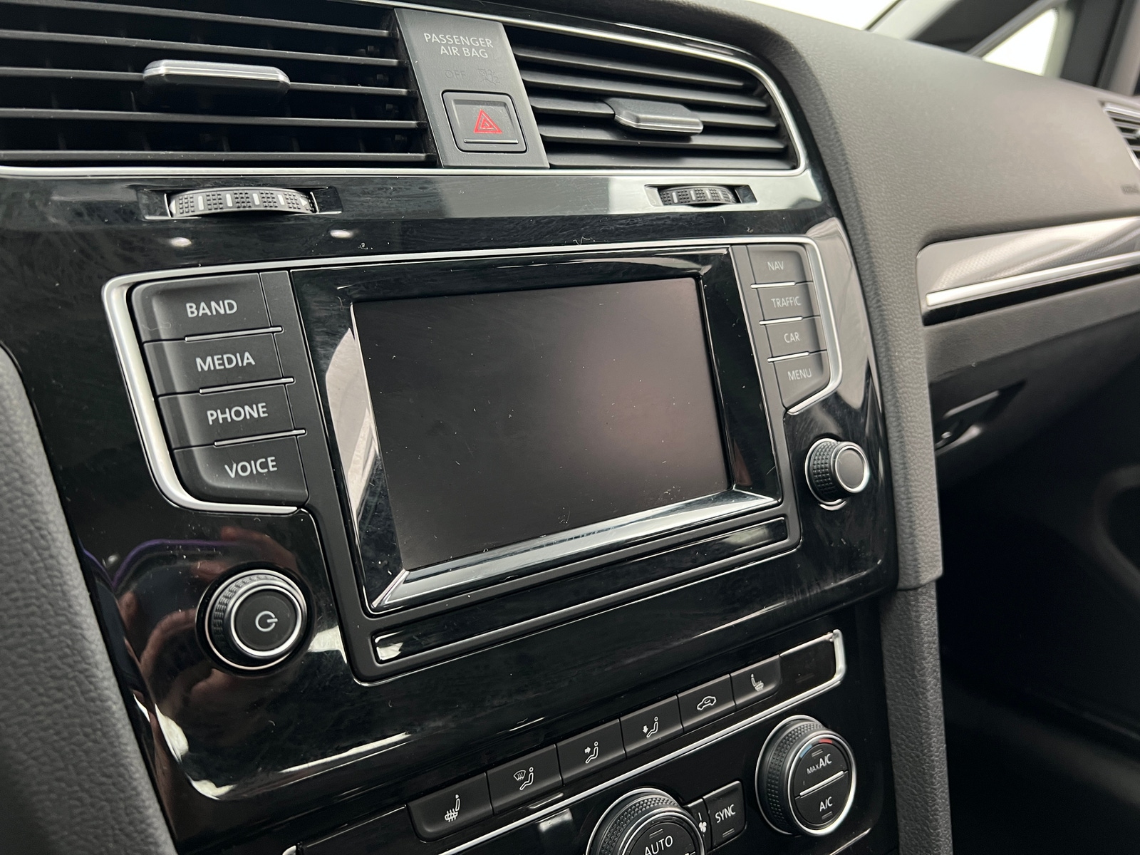 Thumbnail: 2015 Volkswagen Golf - 3