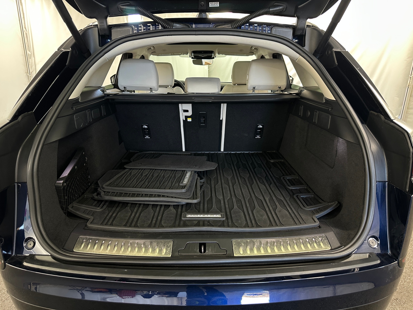 Thumbnail: 2023 Land Rover Range Rover Velar - 6