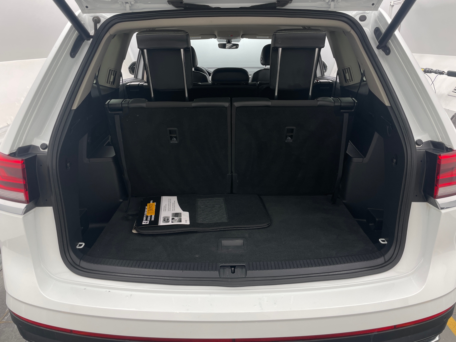 Thumbnail: 2021 Volkswagen Atlas - 6