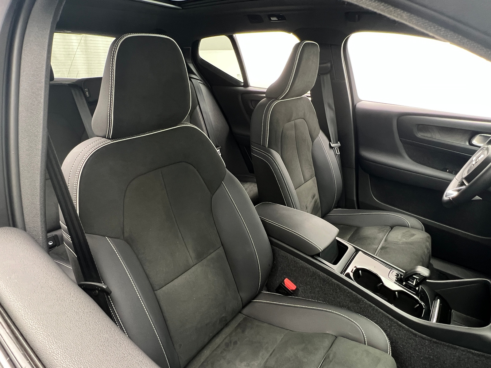 Thumbnail: 2023 Volvo XC40 - 2