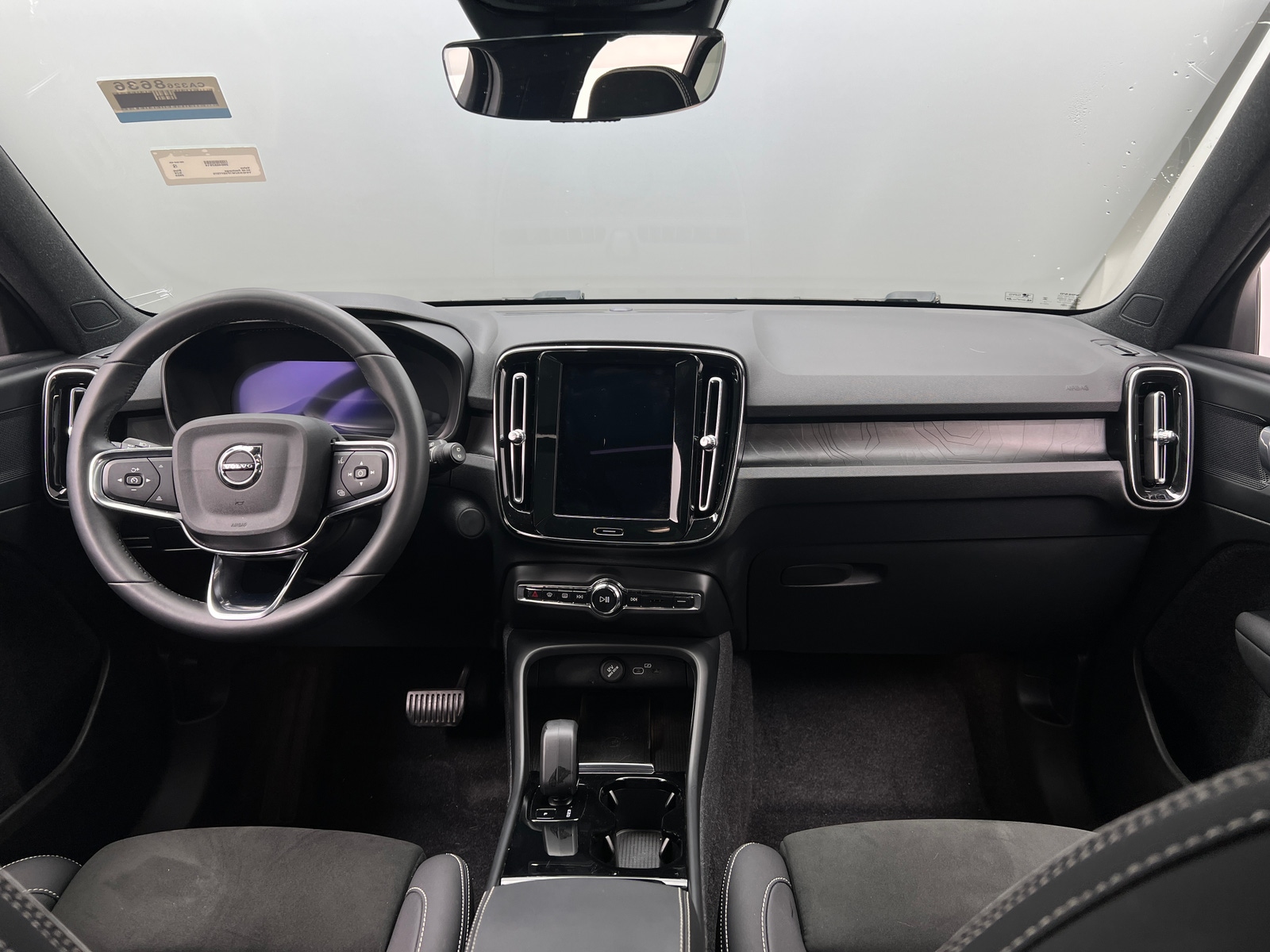 Thumbnail: 2023 Volvo XC40 - 3