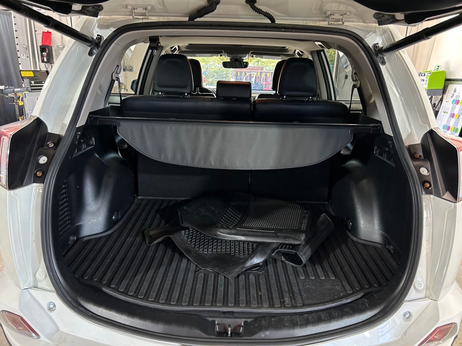 Thumbnail: 2018 Toyota RAV4 - 7