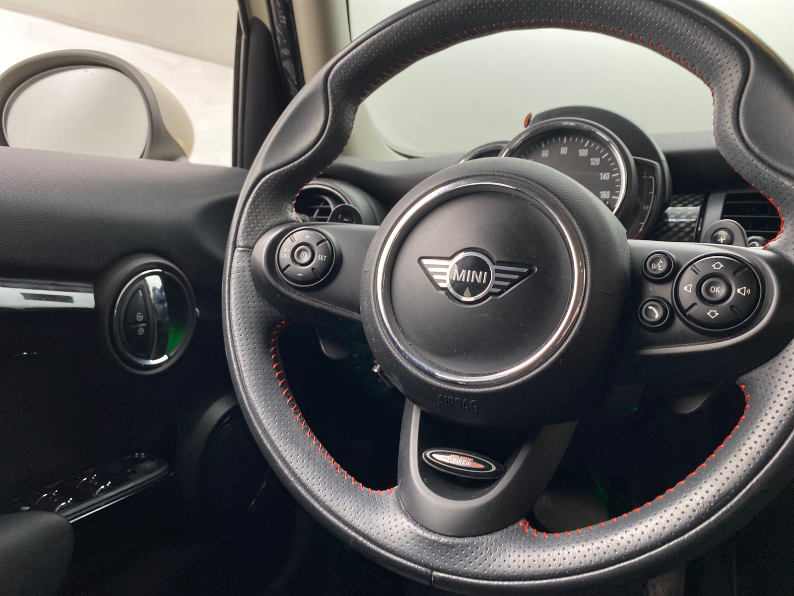 Thumbnail: 2019 MINI Cooper Hardtop - 4