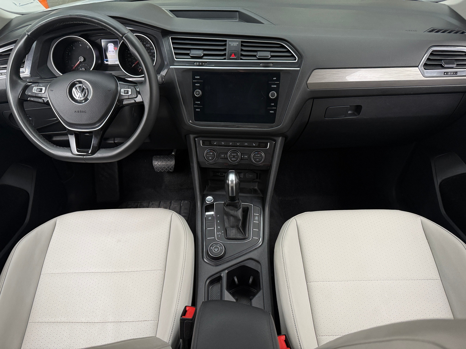Thumbnail: 2020 Volkswagen Tiguan - 2