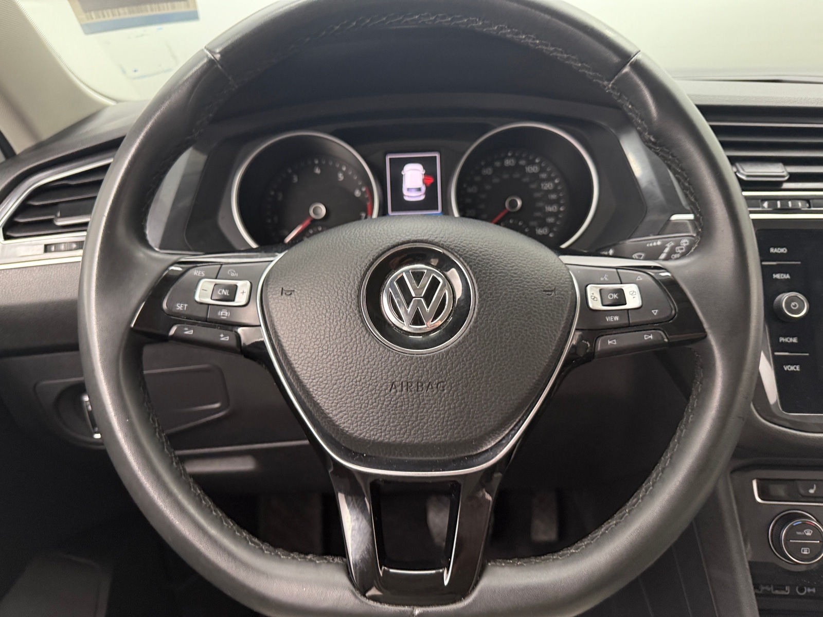 Thumbnail: 2020 Volkswagen Tiguan - 4