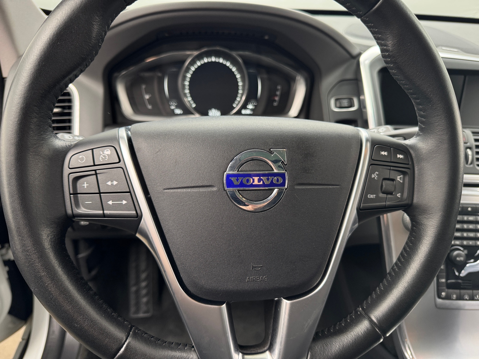 Thumbnail: 2017 Volvo XC60 - 4