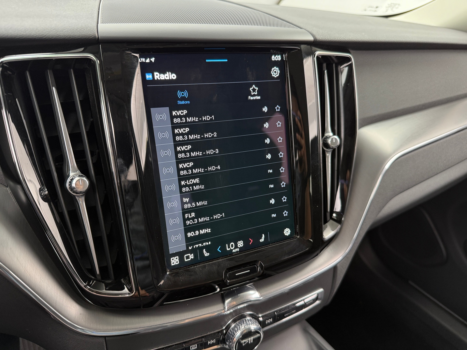 Thumbnail: 2025 Volvo XC60 - 3