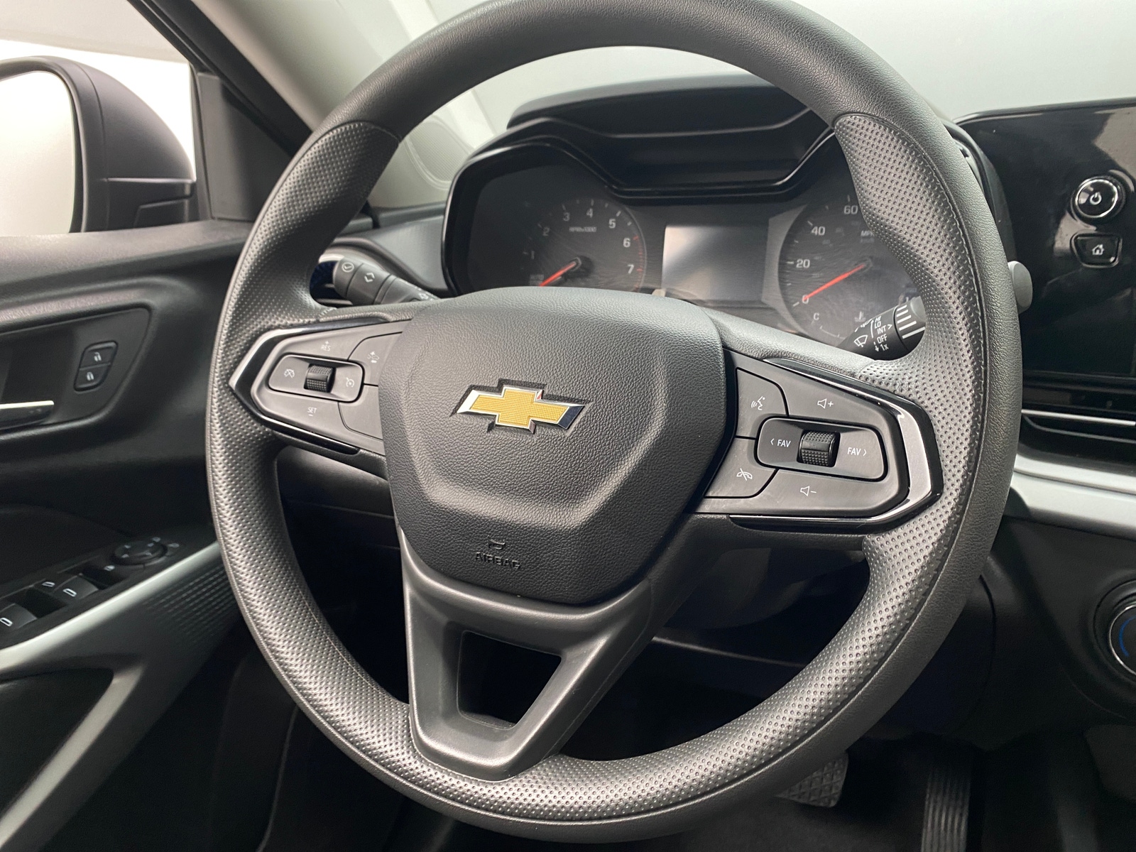 Thumbnail: 2025 Chevrolet Trax - 5