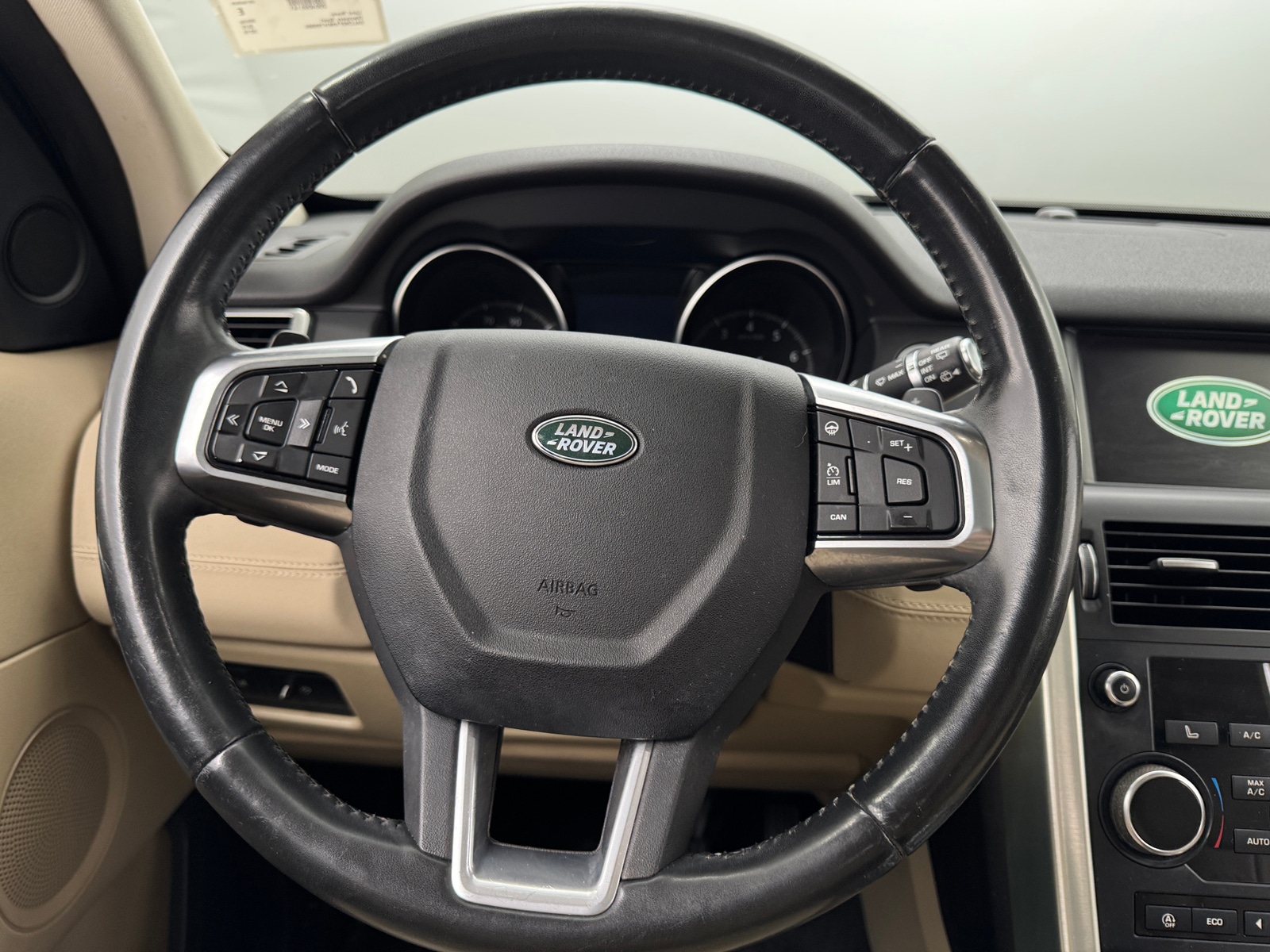 Thumbnail: 2019 Land Rover Discovery Sport - 4