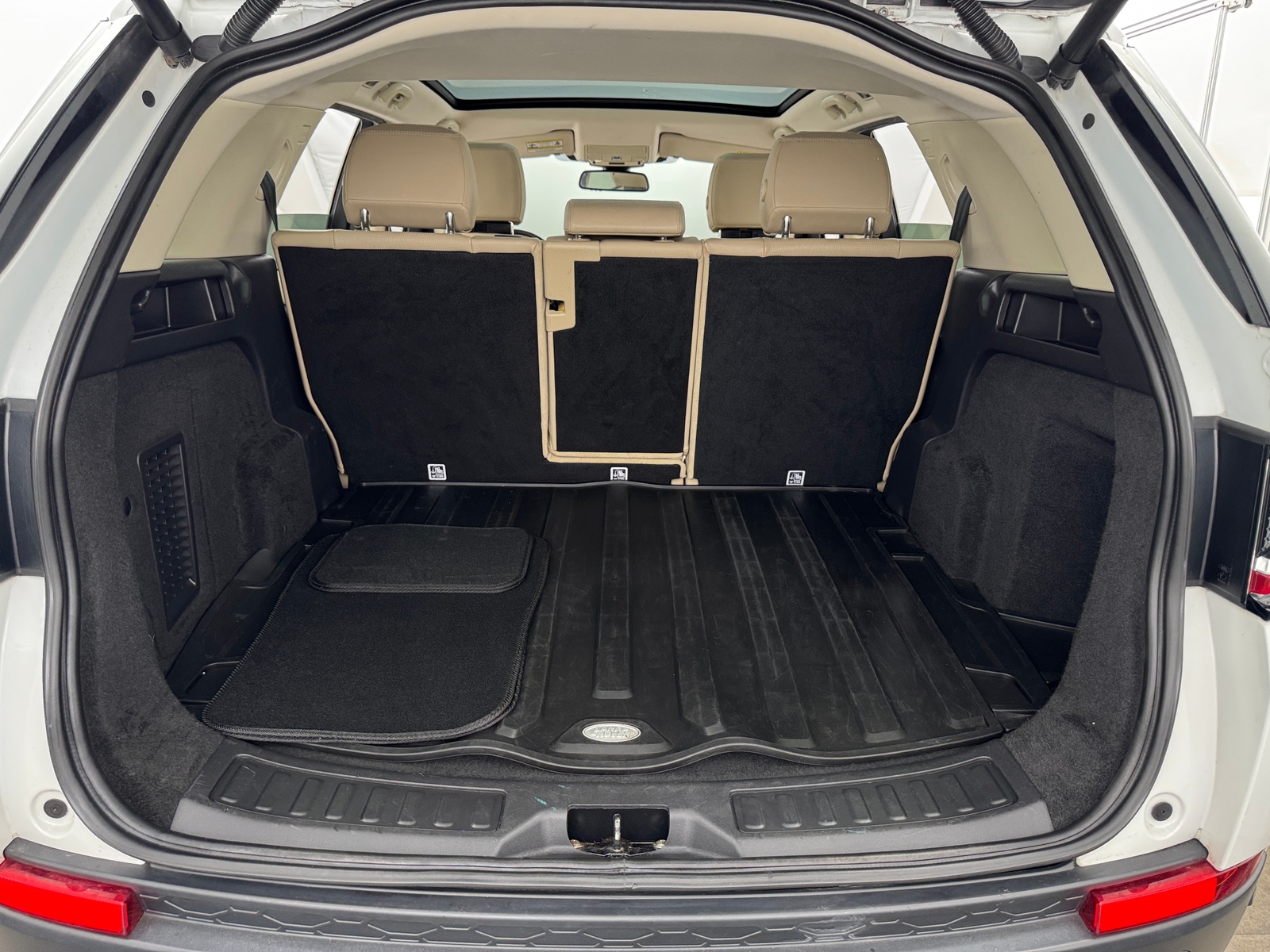 Thumbnail: 2019 Land Rover Discovery Sport - 6
