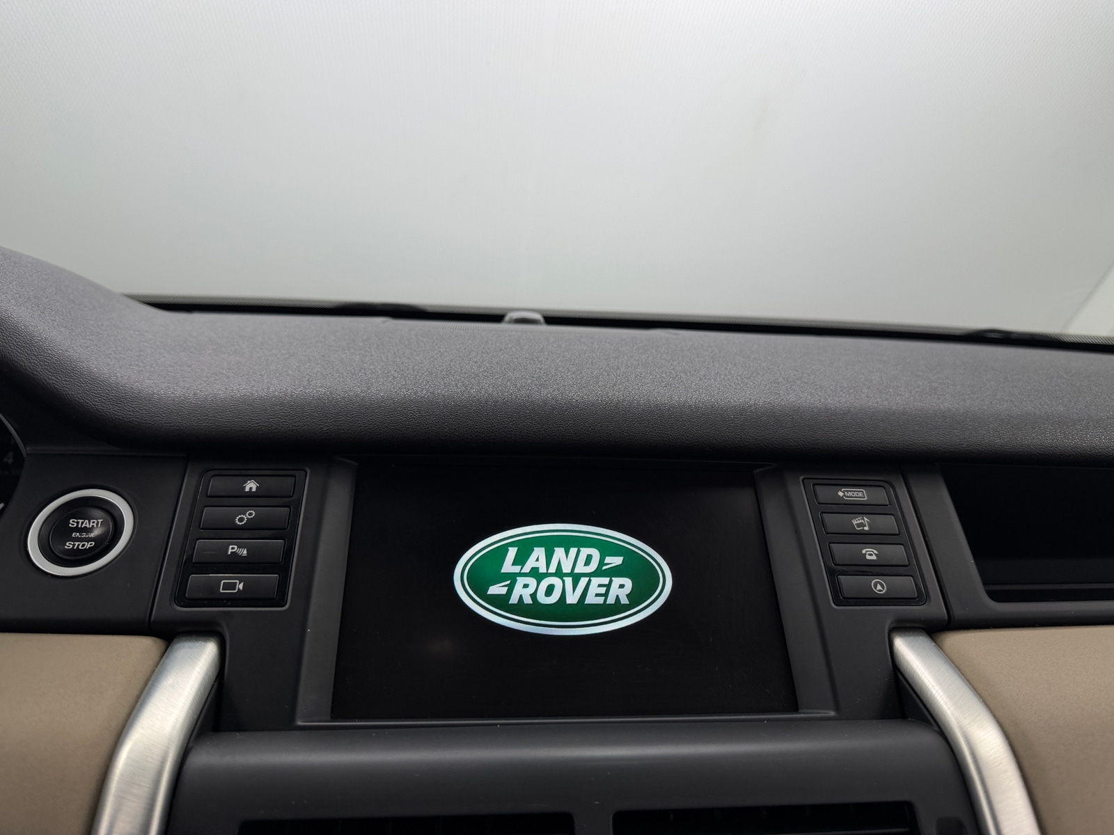 Thumbnail: 2019 Land Rover Discovery Sport - 3