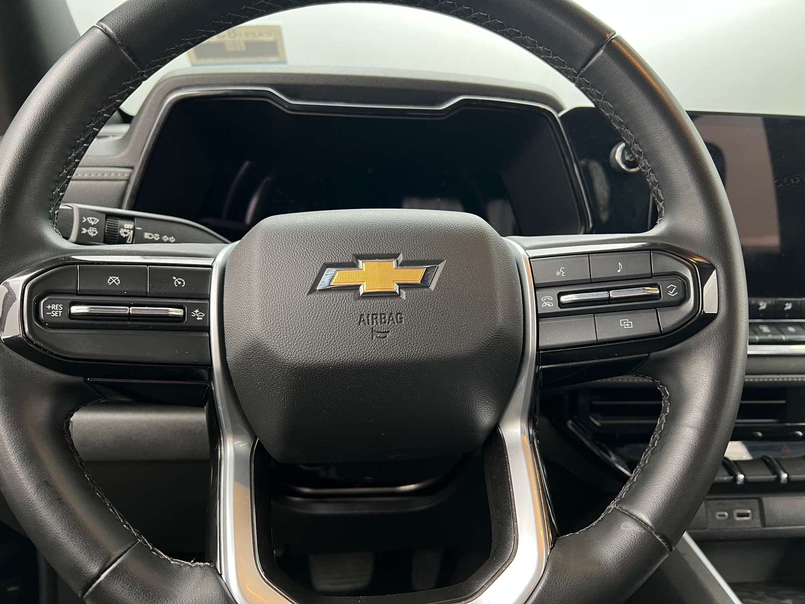 Thumbnail: 2024 Chevrolet Colorado - 5