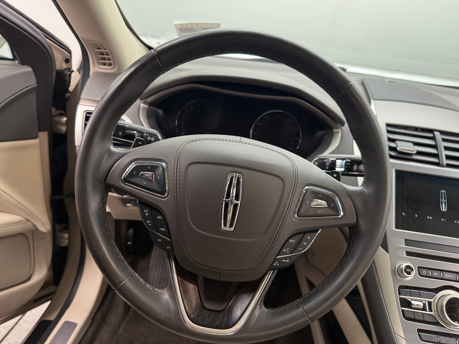 Thumbnail: 2017 Lincoln MKZ - 4
