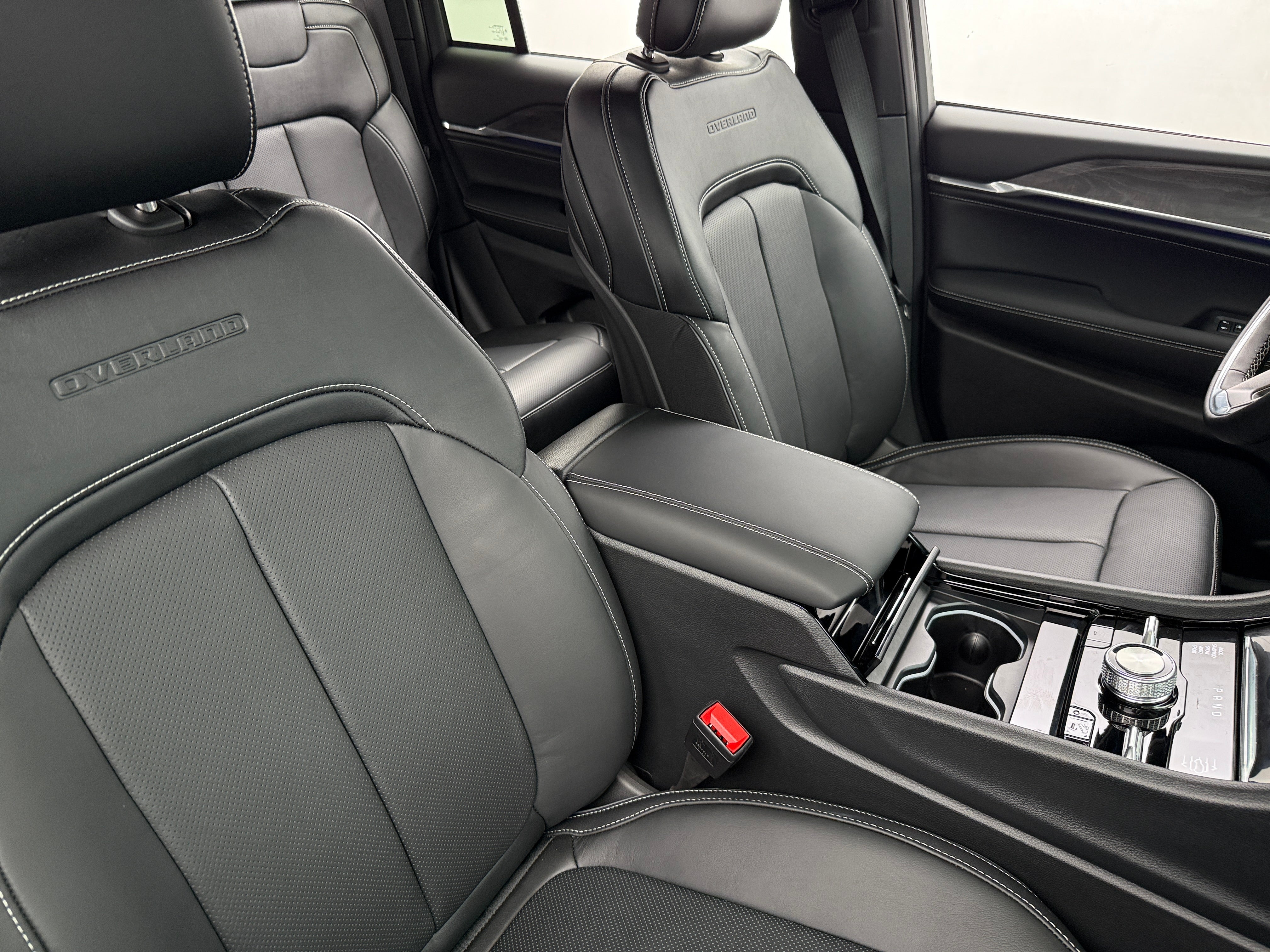 2025 Jeep Grand Cherokee Overland - Photo 3