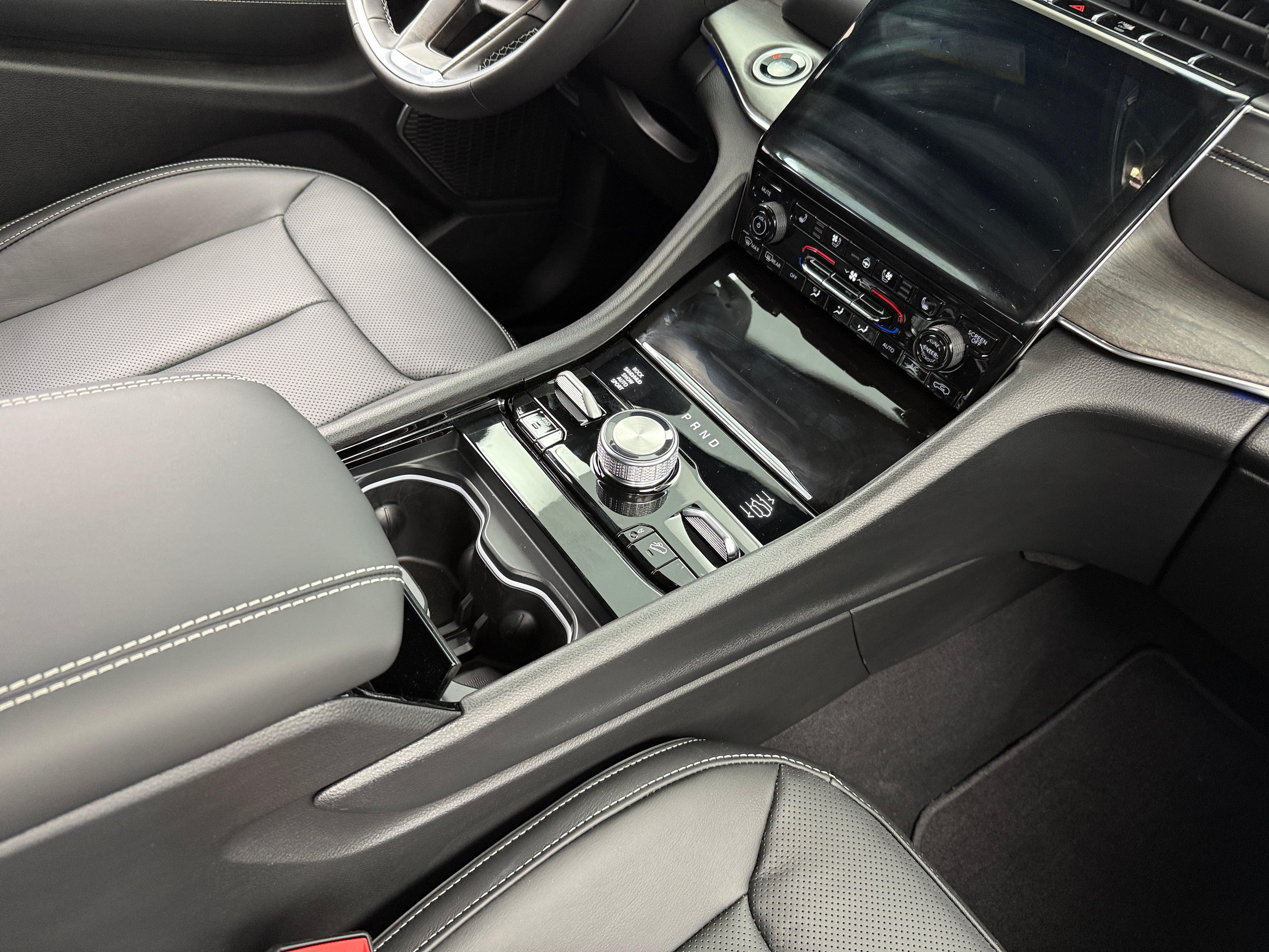 2025 Jeep Grand Cherokee Overland - Photo 6