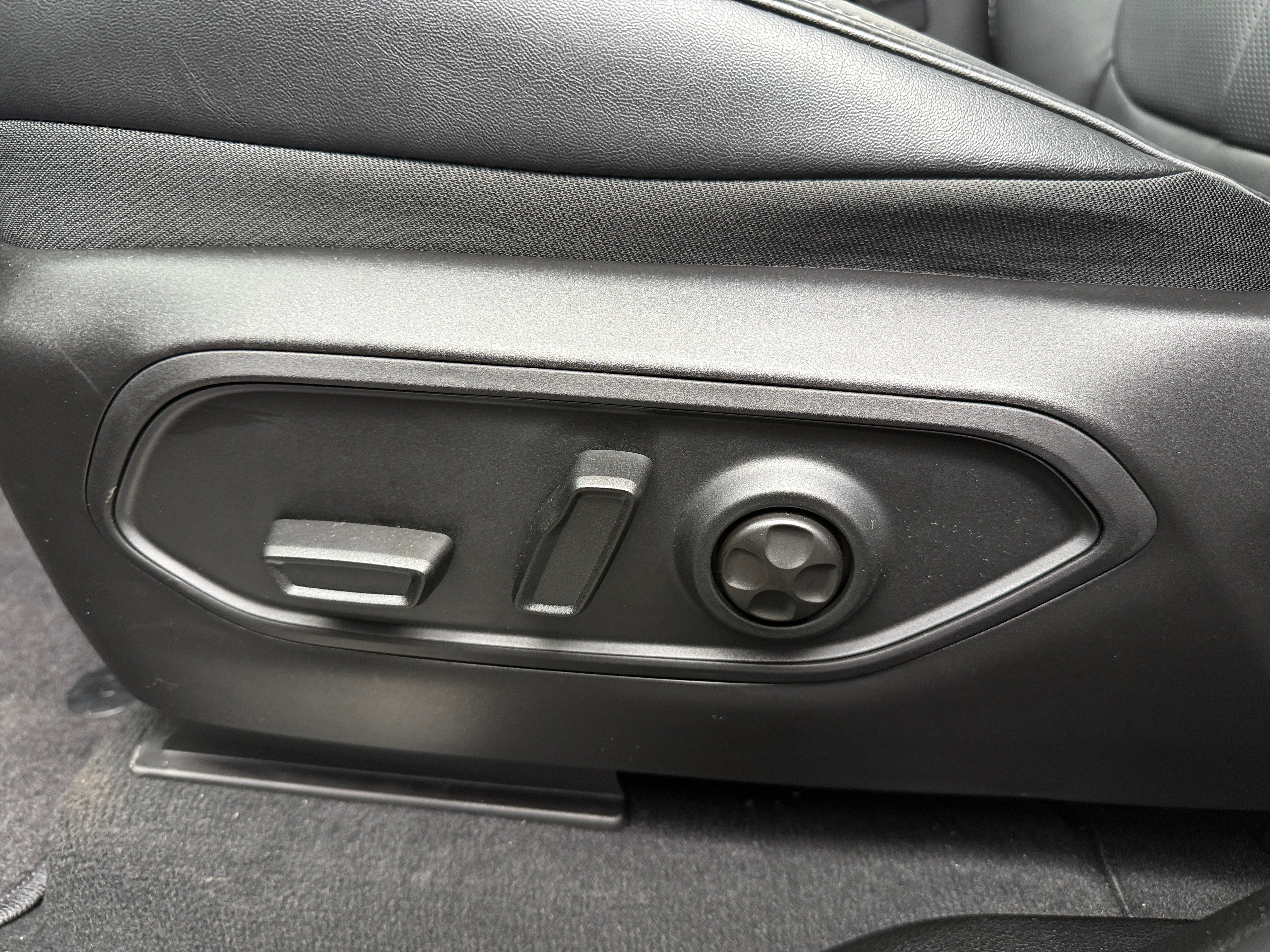 2025 Jeep Grand Cherokee Overland - Photo 2