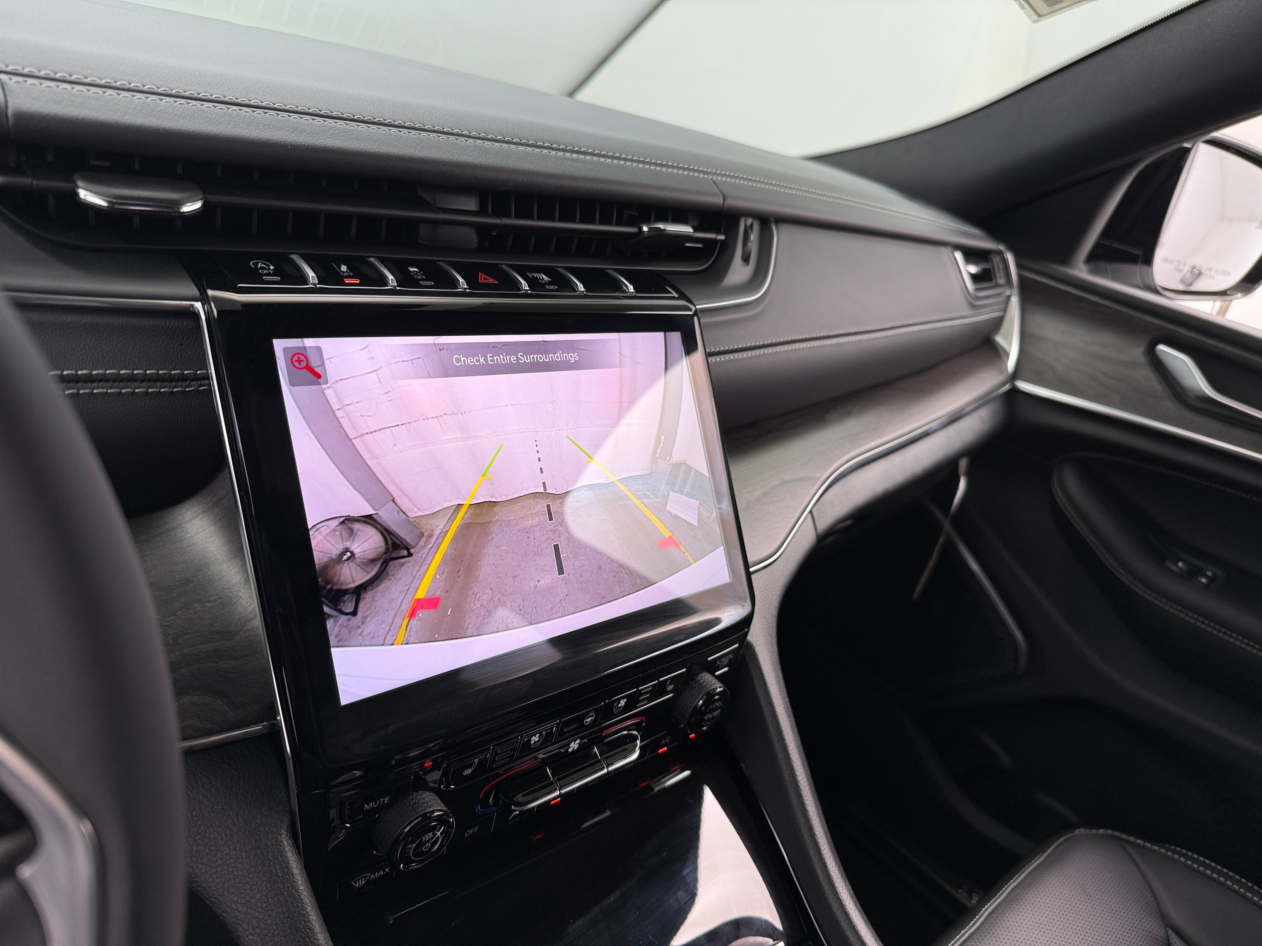 2025 Jeep Grand Cherokee Overland - Photo 17