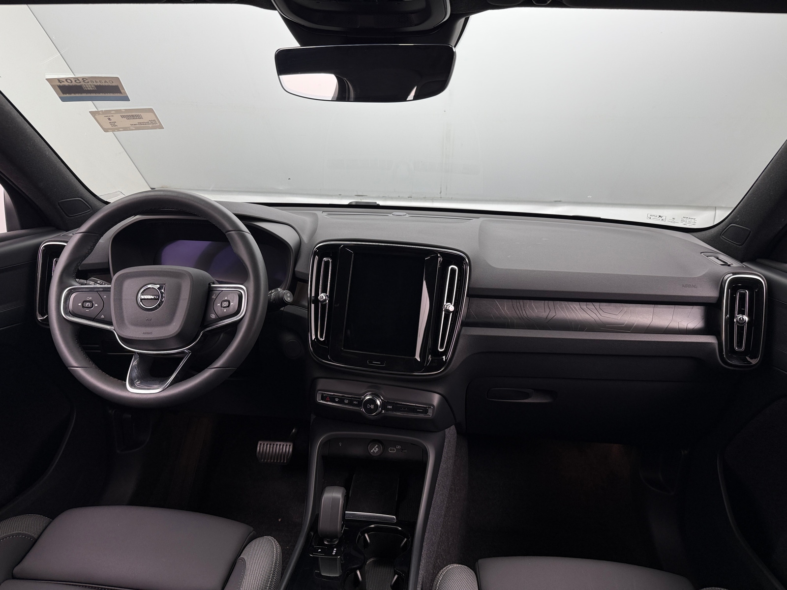 Thumbnail: 2024 Volvo XC40 - 2