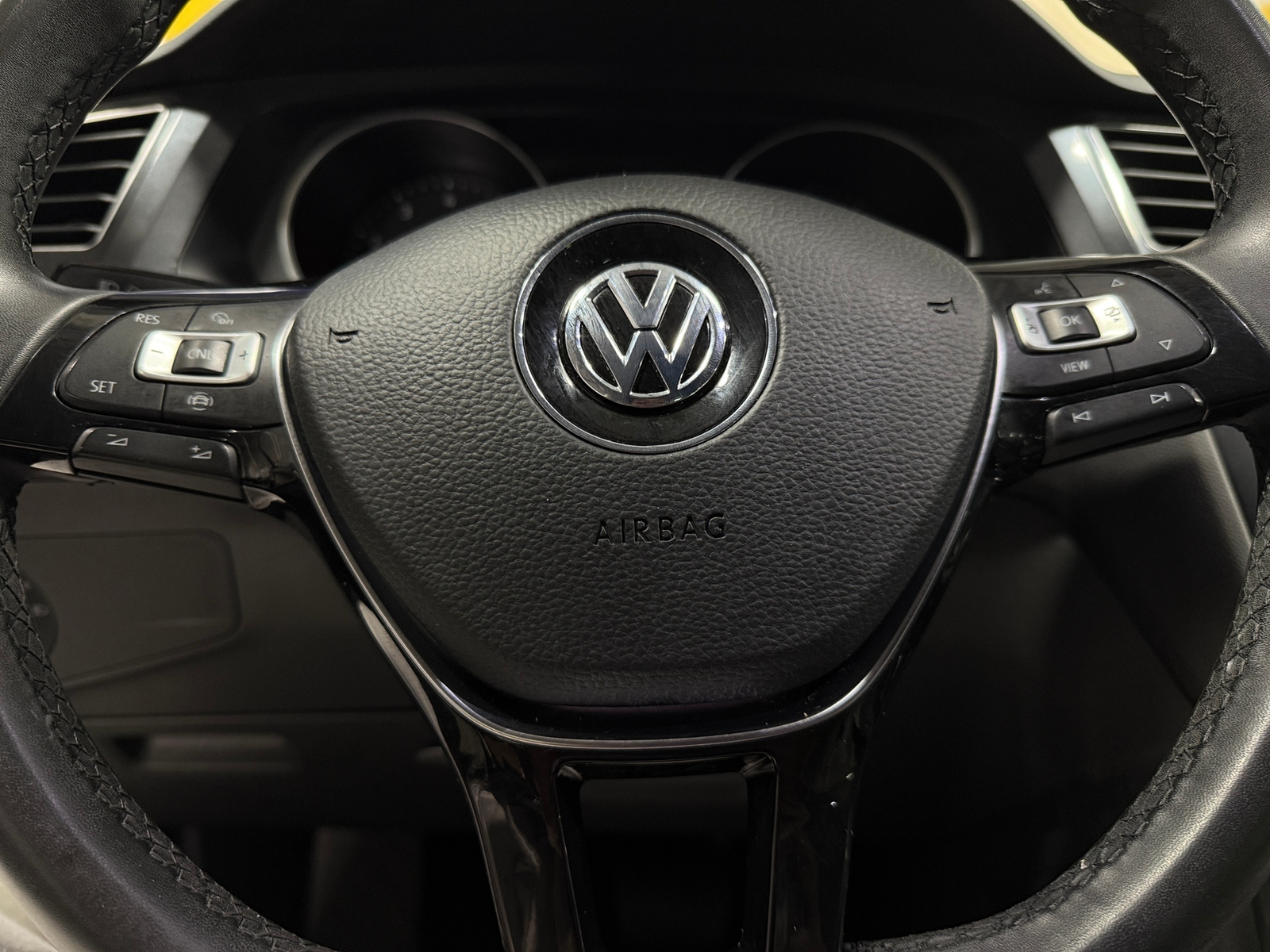 Thumbnail: 2020 Volkswagen Tiguan - 4