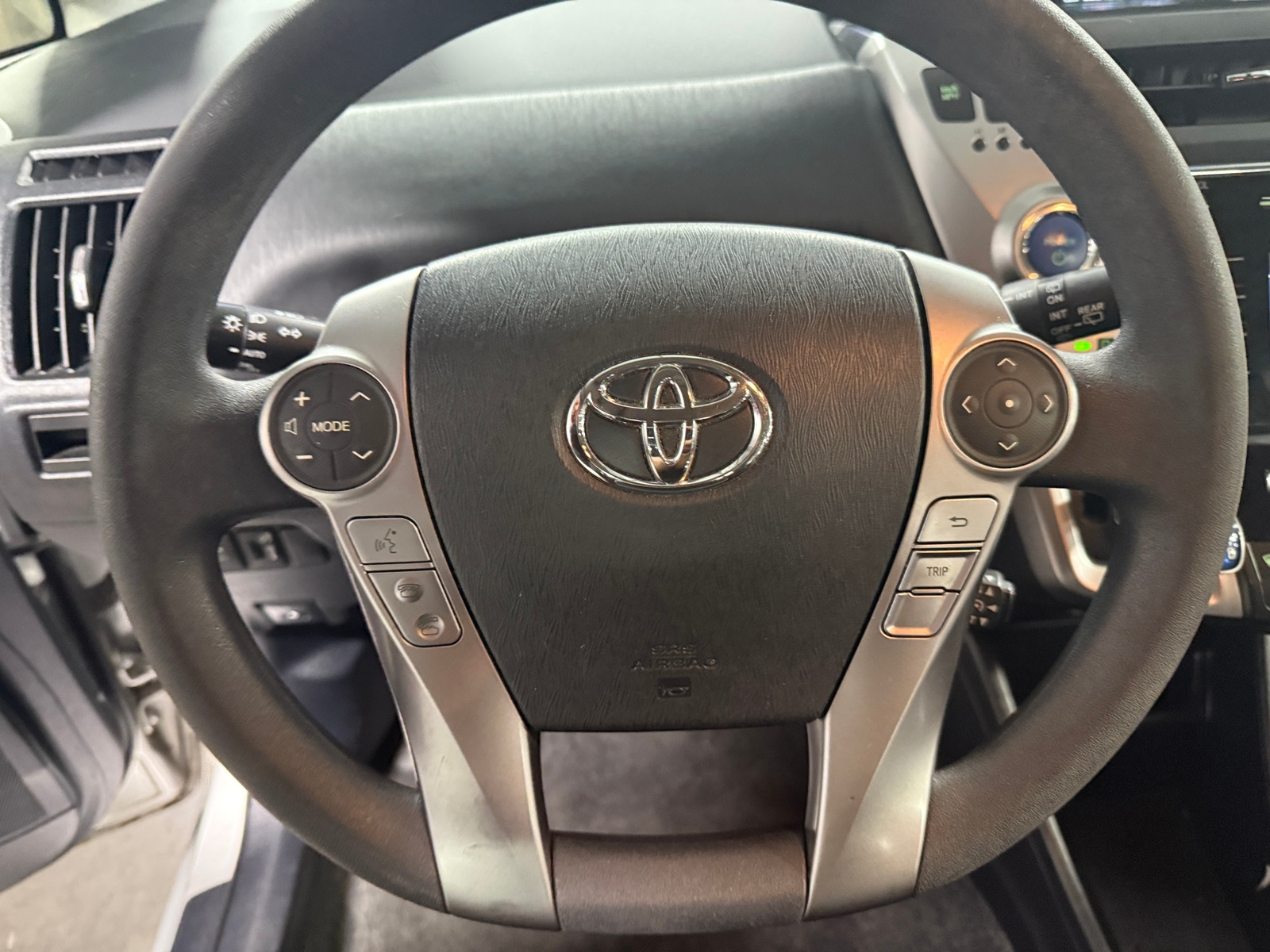 Thumbnail: 2015 Toyota Prius v - 5
