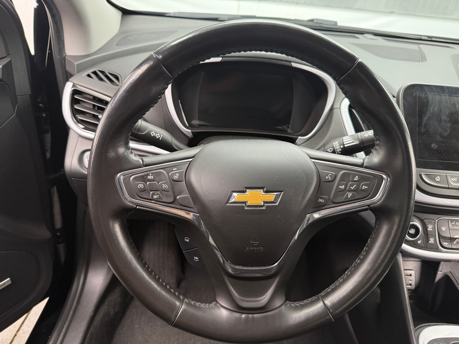 Thumbnail: 2018 Chevrolet Volt - 5
