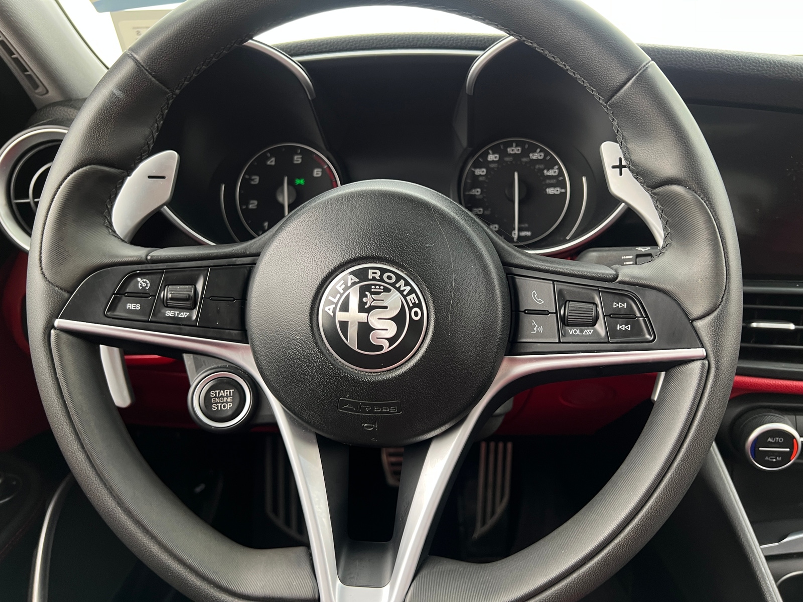 Thumbnail: 2019 Alfa Romeo Giulia - 4