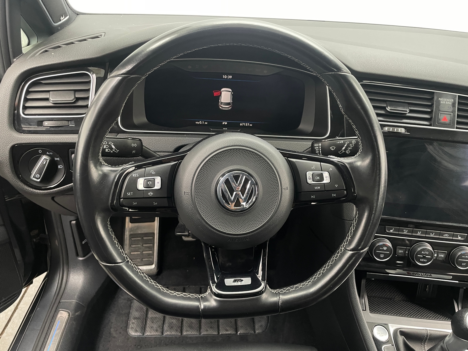 Thumbnail: 2019 Volkswagen Golf - 4