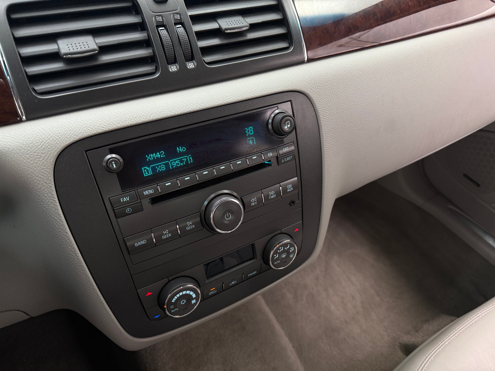 Thumbnail: 2011 Buick Lucerne - 3
