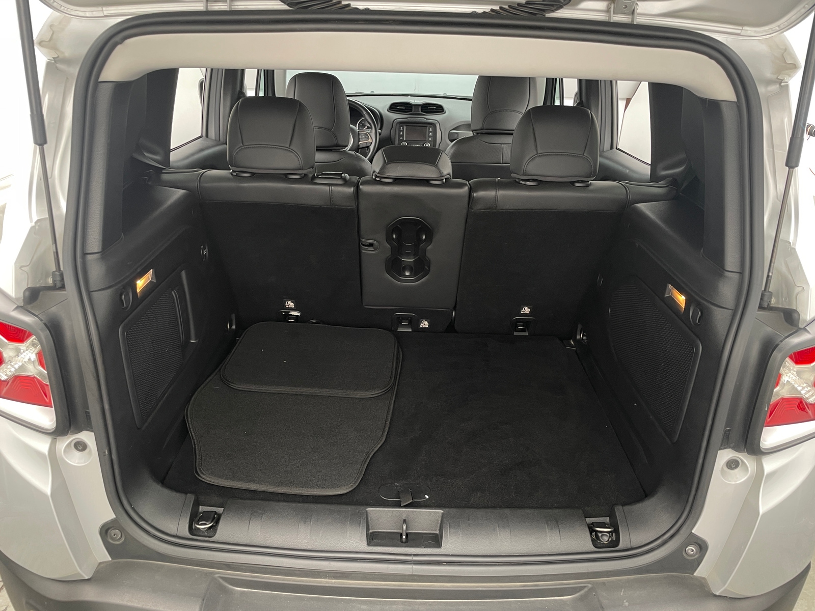 Thumbnail: 2015 Jeep Renegade - 6