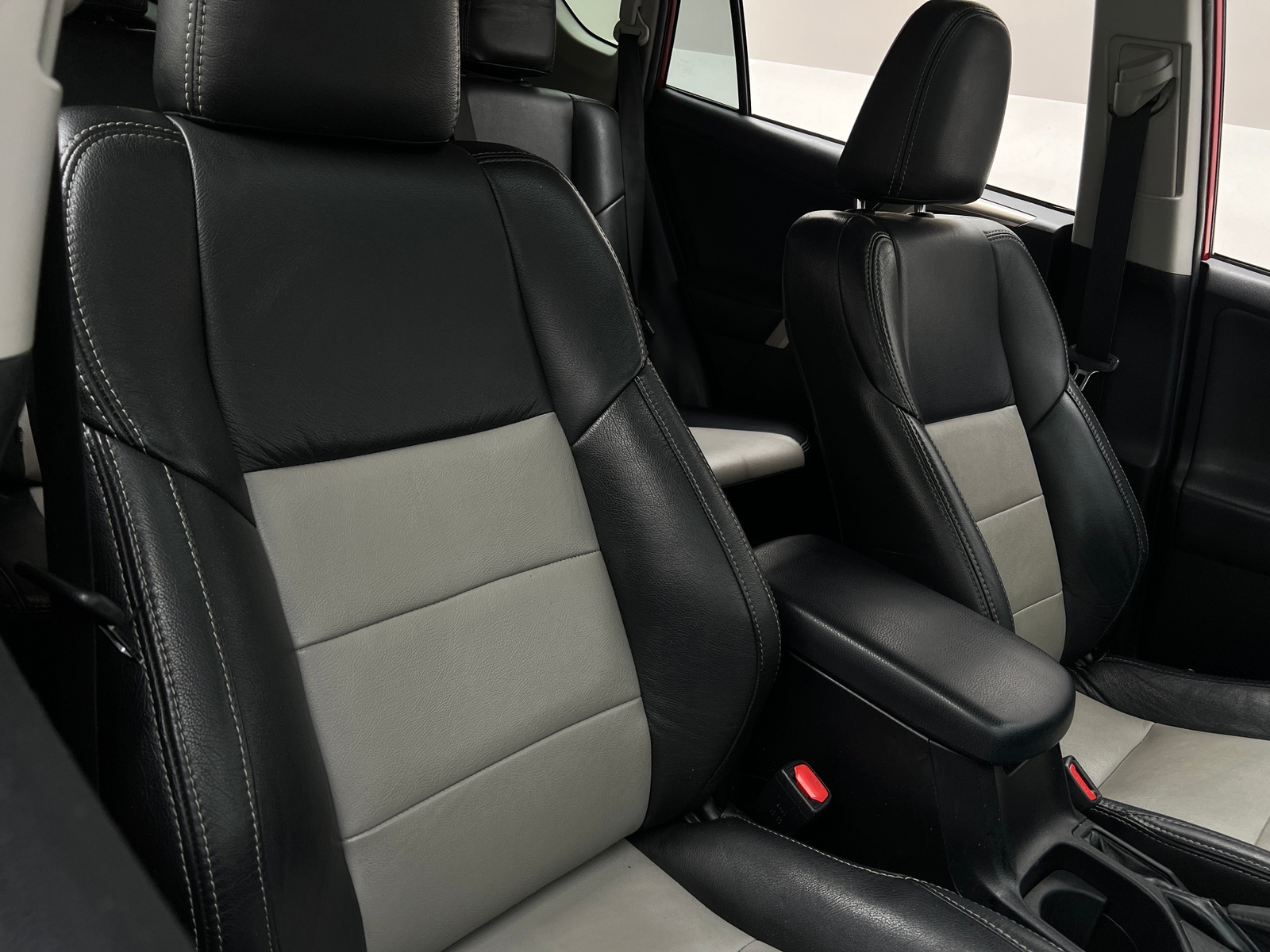 Thumbnail: 2013 Toyota RAV4 - 2