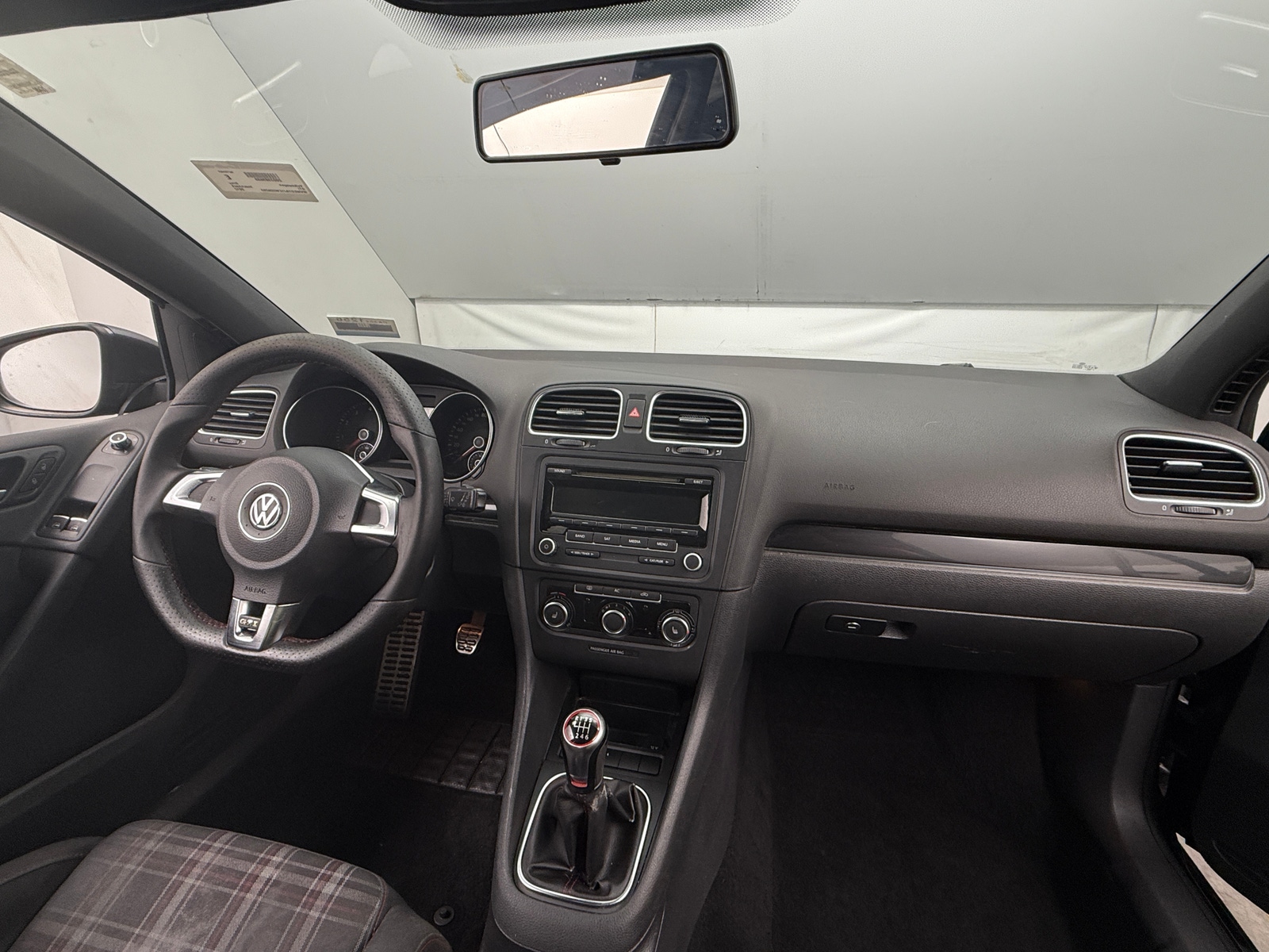 Thumbnail: 2012 Volkswagen Golf - 3