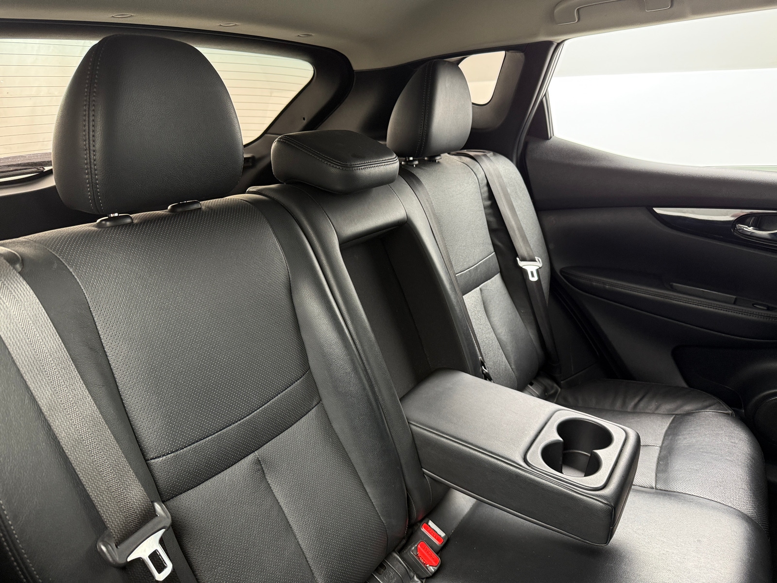 Thumbnail: 2017 Nissan Rogue Sport - 5