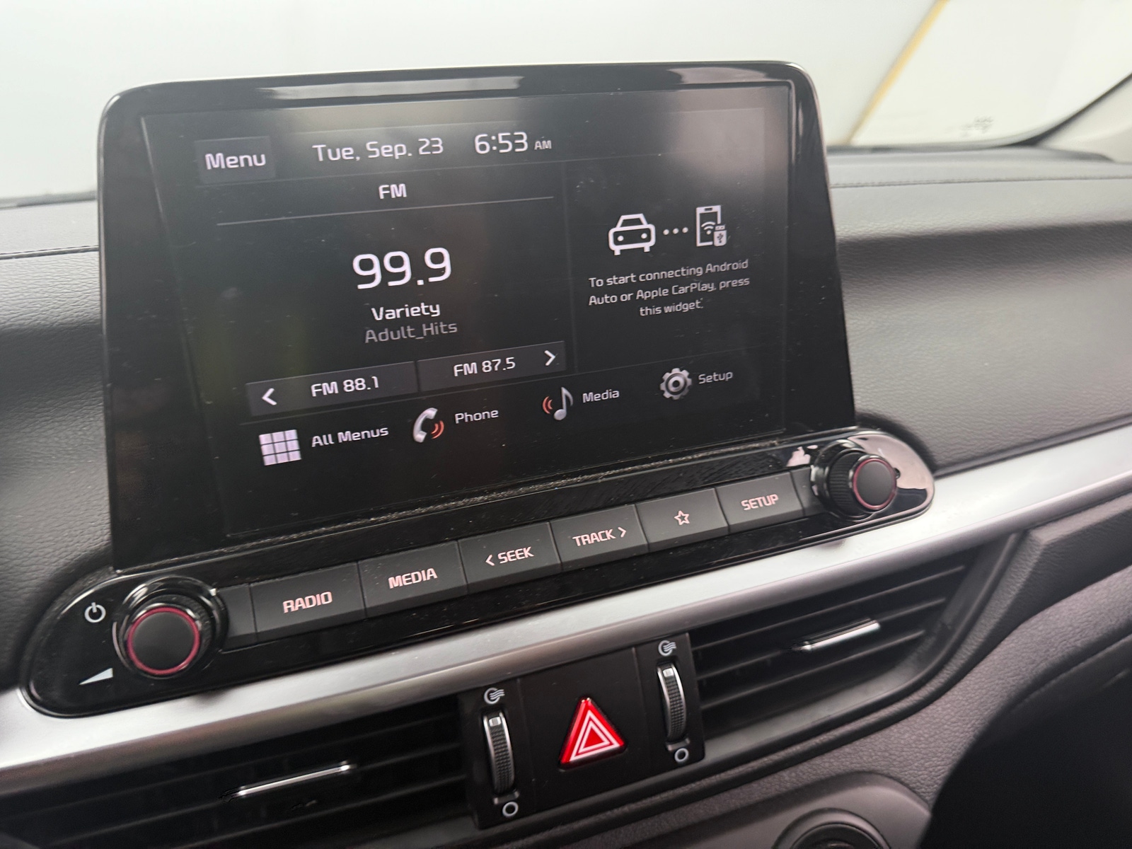 Thumbnail: 2023 Kia Forte - 4