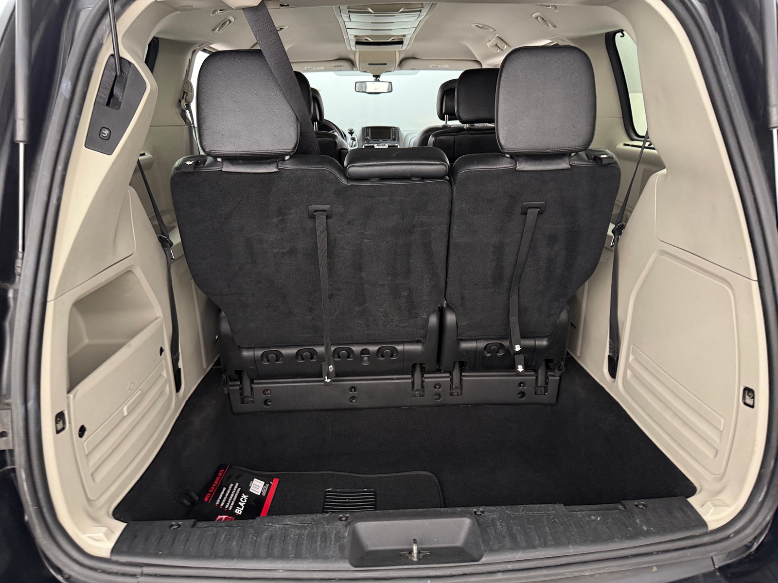 Thumbnail: 2015 Chrysler Town & Country - 6