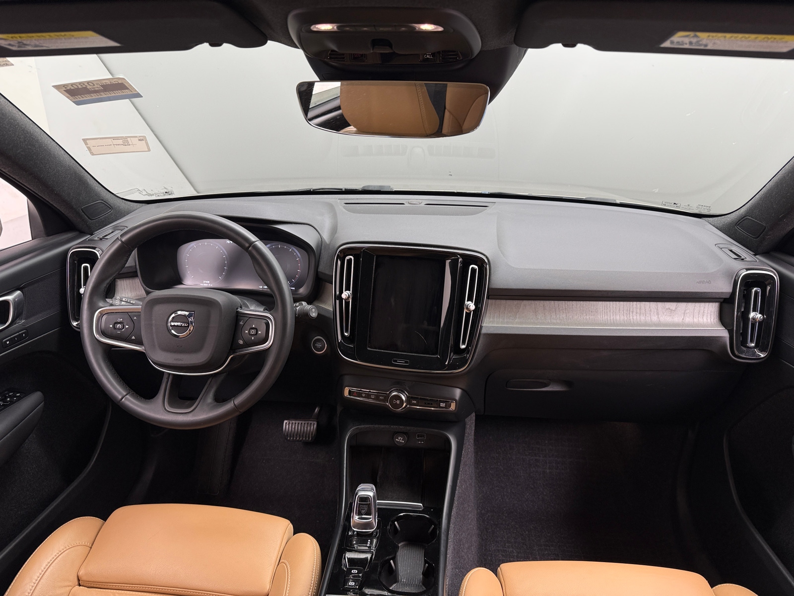 Thumbnail: 2022 Volvo XC40 - 2