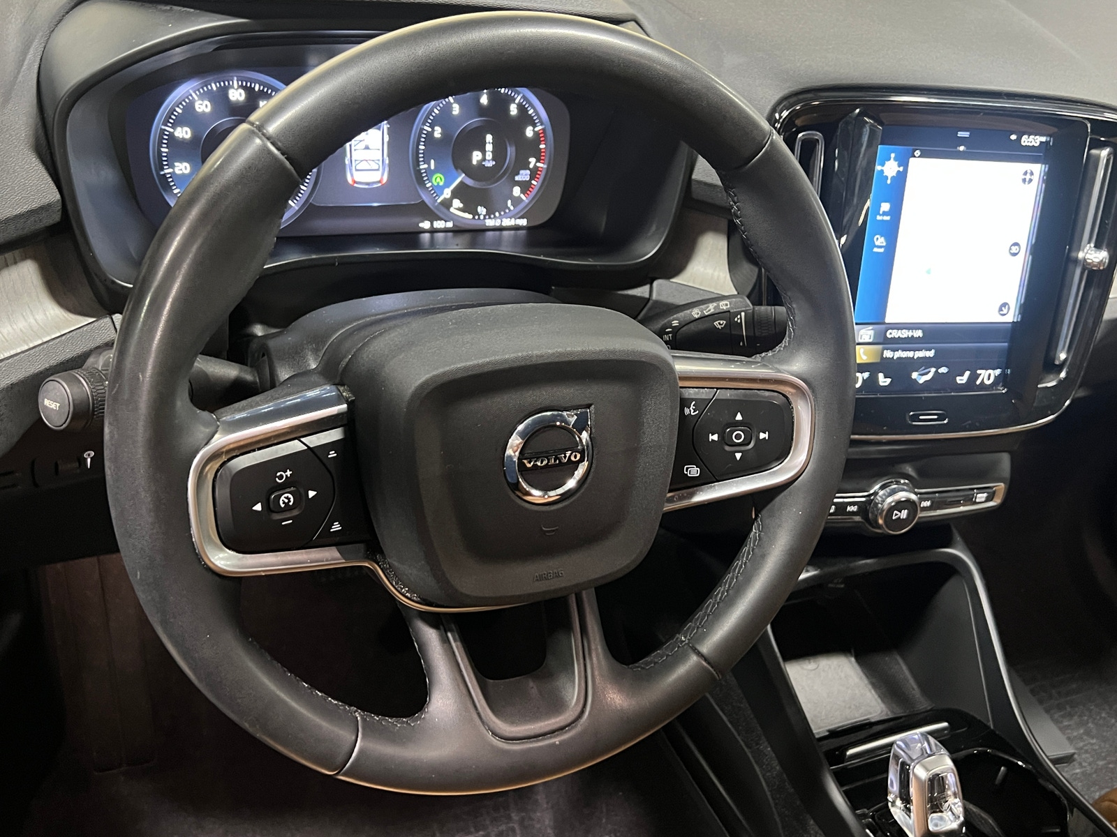 Thumbnail: 2022 Volvo XC40 - 4