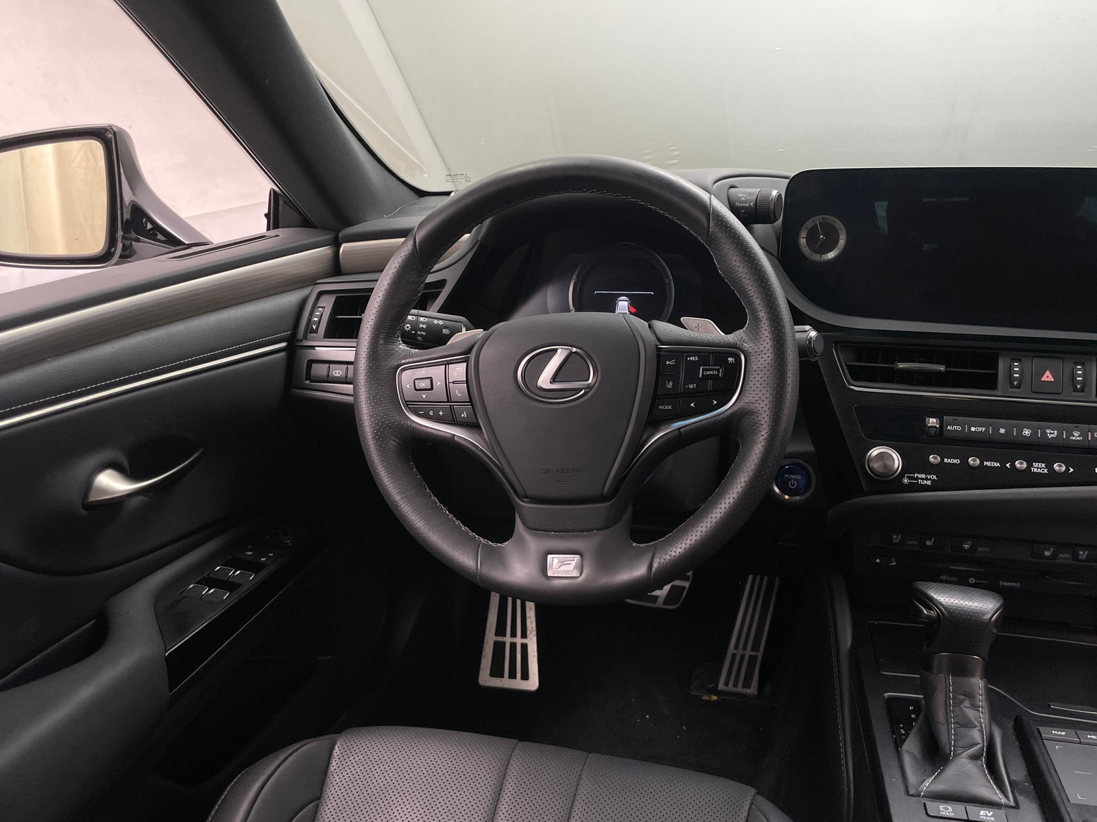 Thumbnail: 2022 Lexus ES - 4