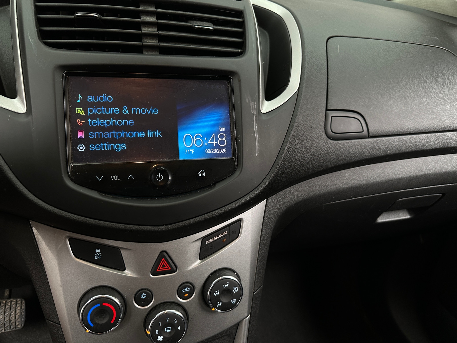 Thumbnail: 2016 Chevrolet Trax - 4