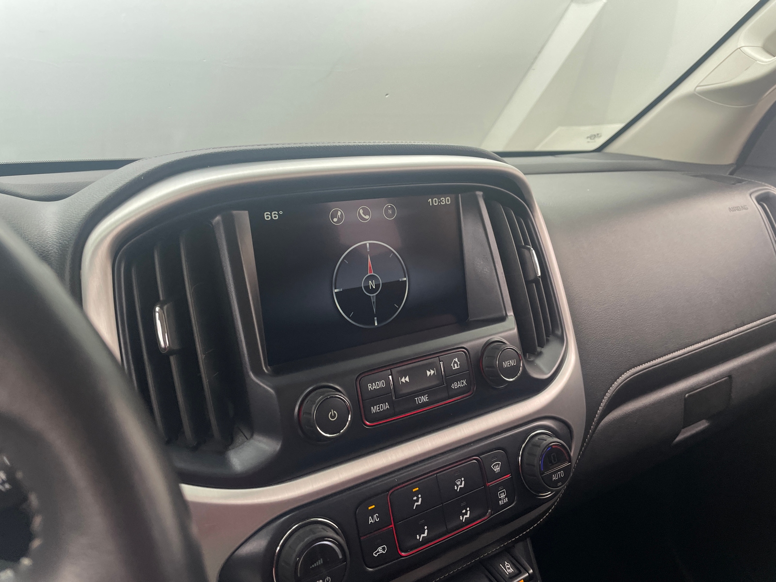 Thumbnail: 2015 GMC Canyon - 3