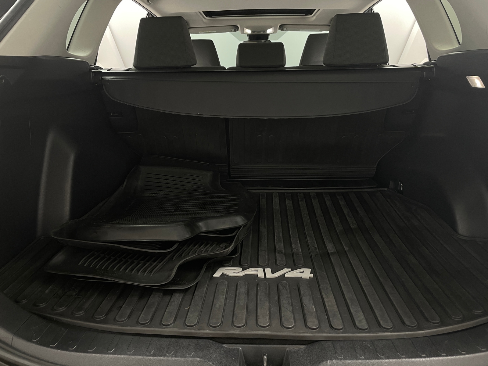 Thumbnail: 2022 Toyota RAV4 - 7