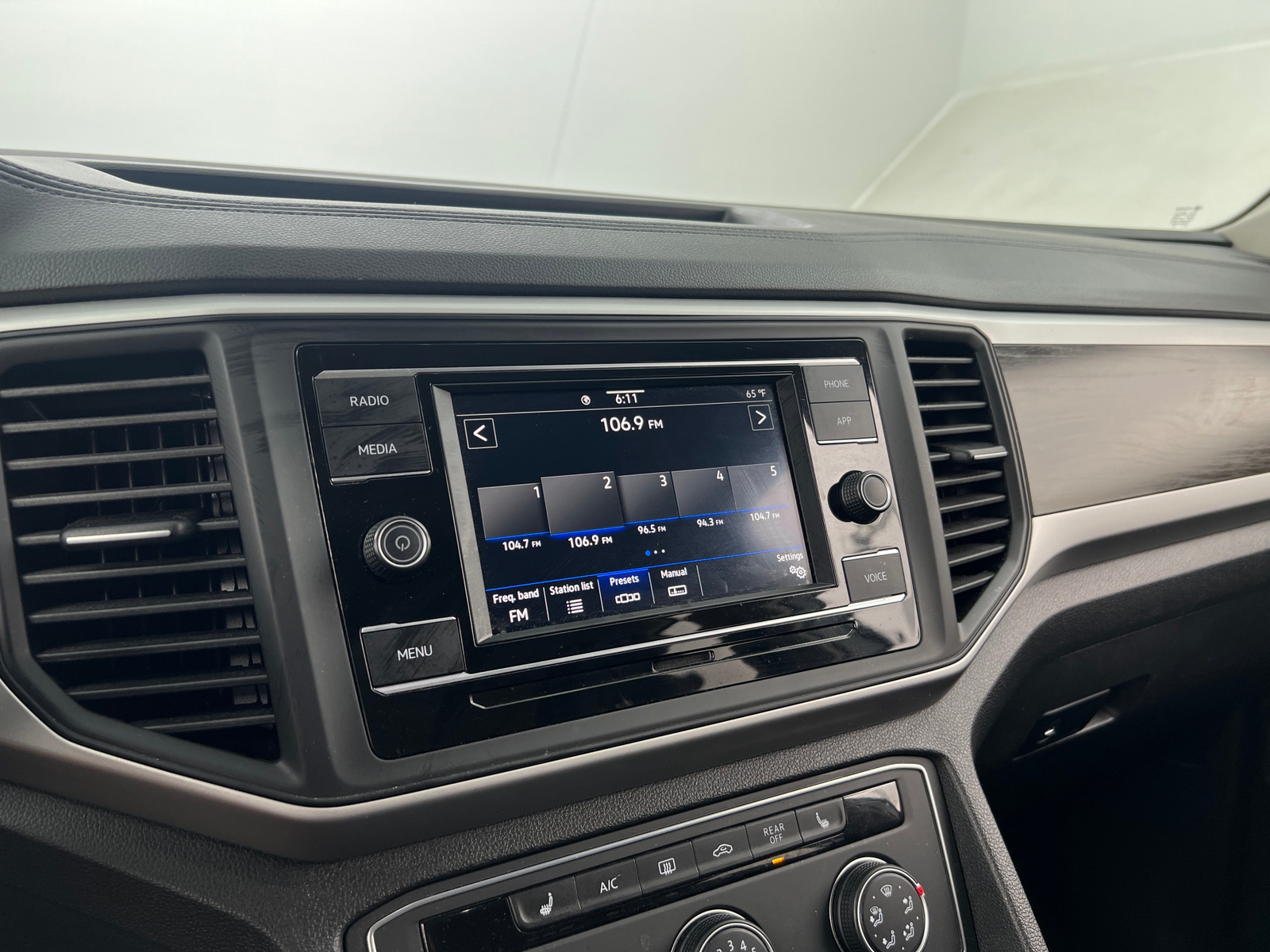 Thumbnail: 2023 Volkswagen Atlas - 3