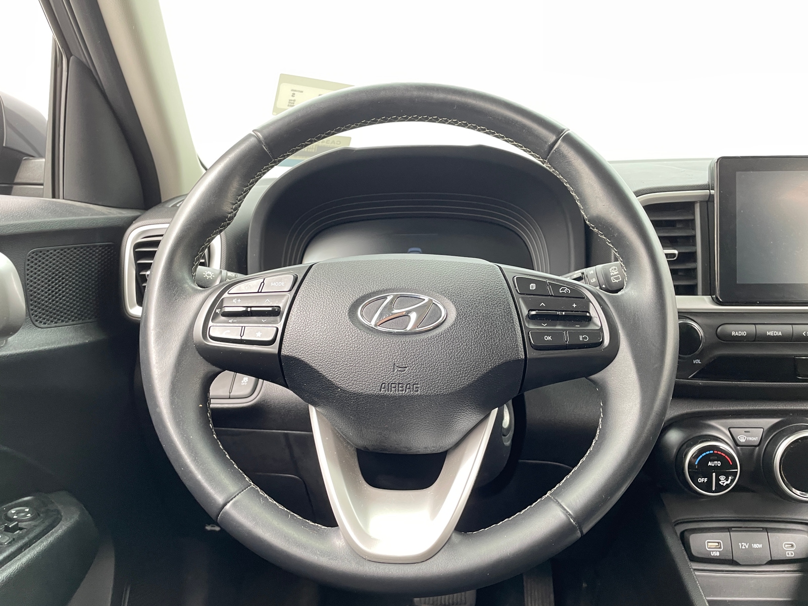 Thumbnail: 2023 Hyundai Venue - 5