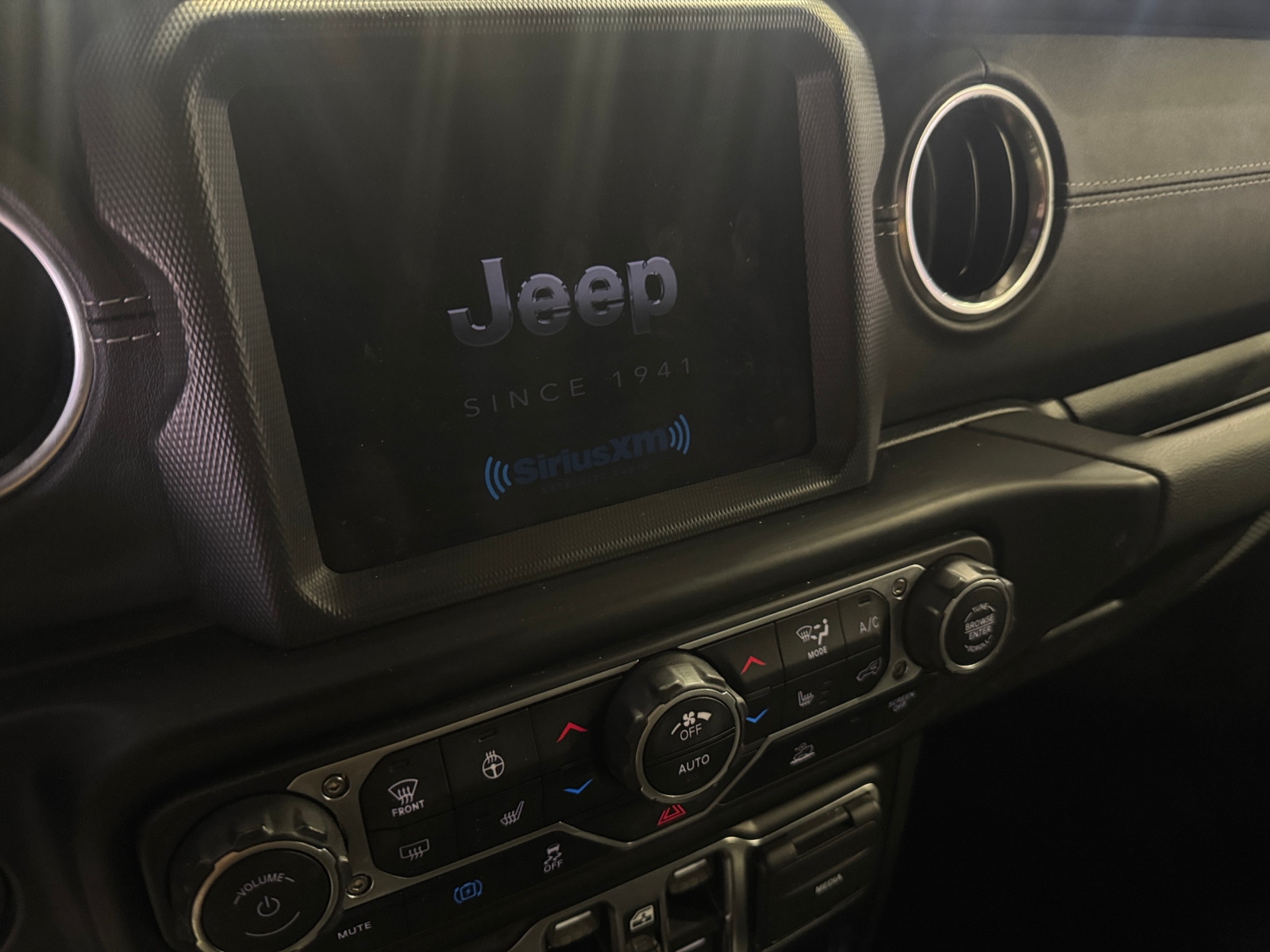 Thumbnail: 2021 Jeep Wrangler - 3