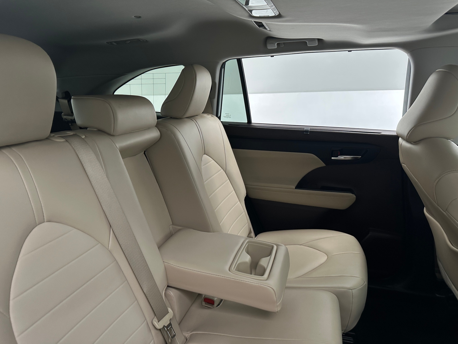 Thumbnail: 2022 Toyota Highlander - 5