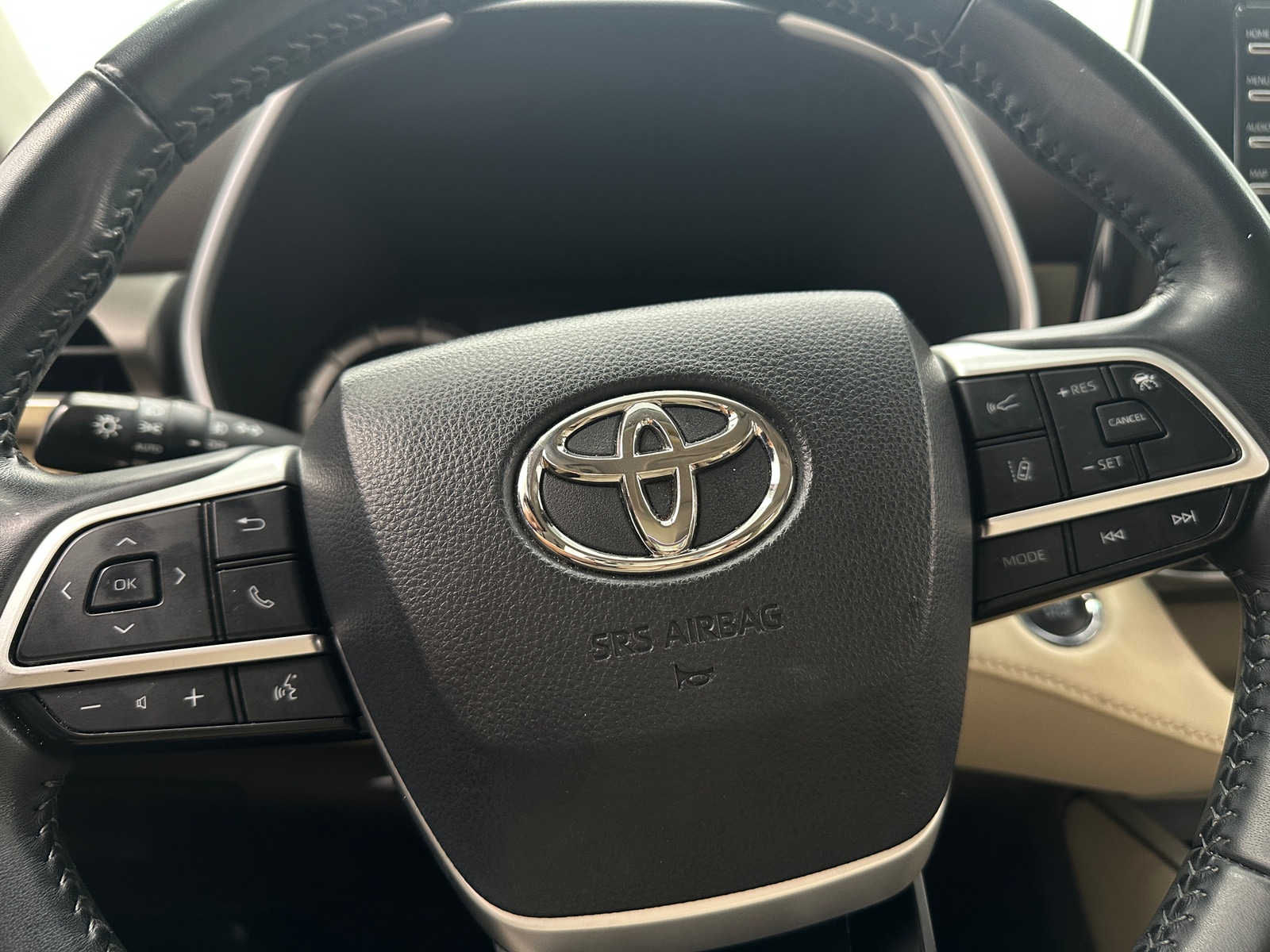 Thumbnail: 2022 Toyota Highlander - 4