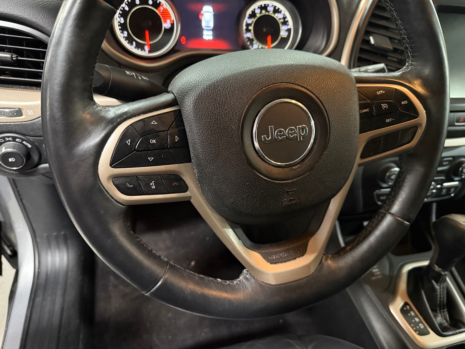Thumbnail: 2017 Jeep Cherokee - 4