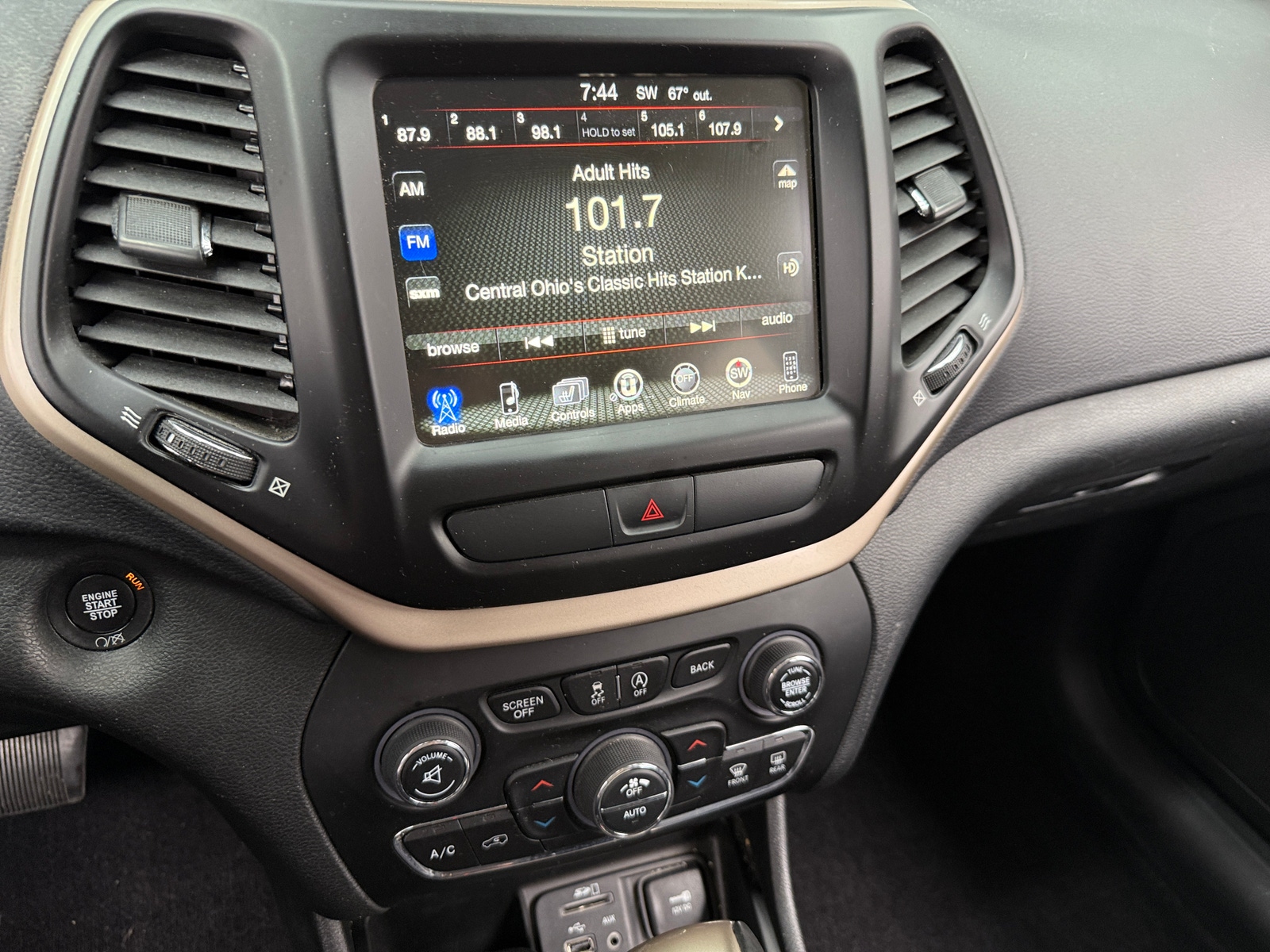 Thumbnail: 2017 Jeep Cherokee - 3