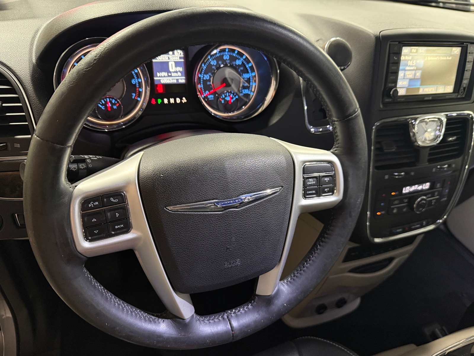 Thumbnail: 2015 Chrysler Town & Country - 4